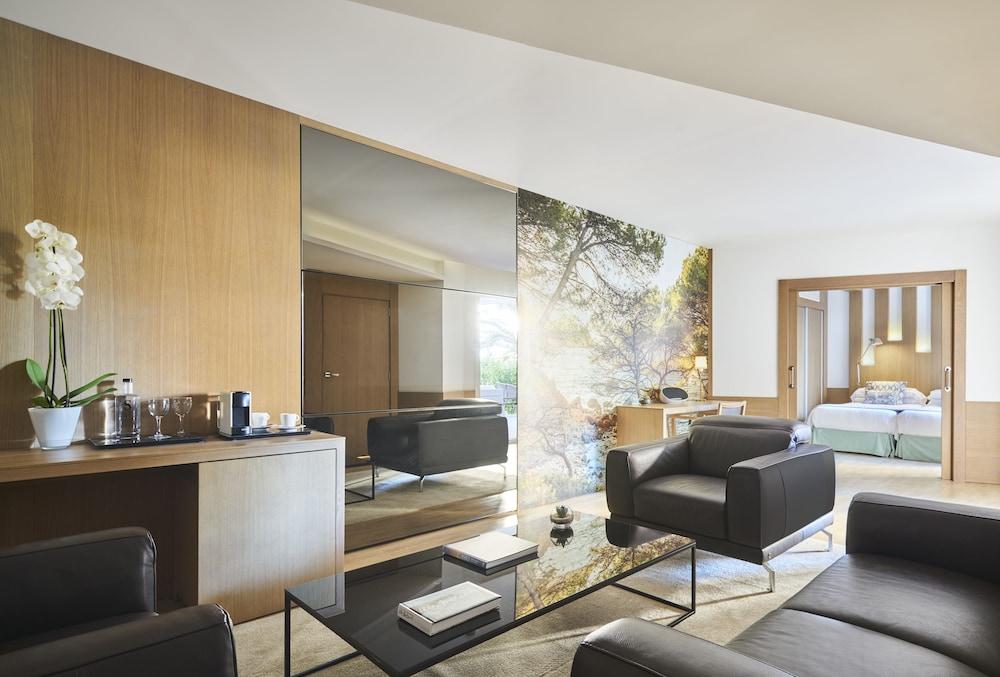 Pure Salt Garonda - Adults Only Hotel Playa de Palma  Luaran gambar A suite at the Mandarin Oriental, Munich