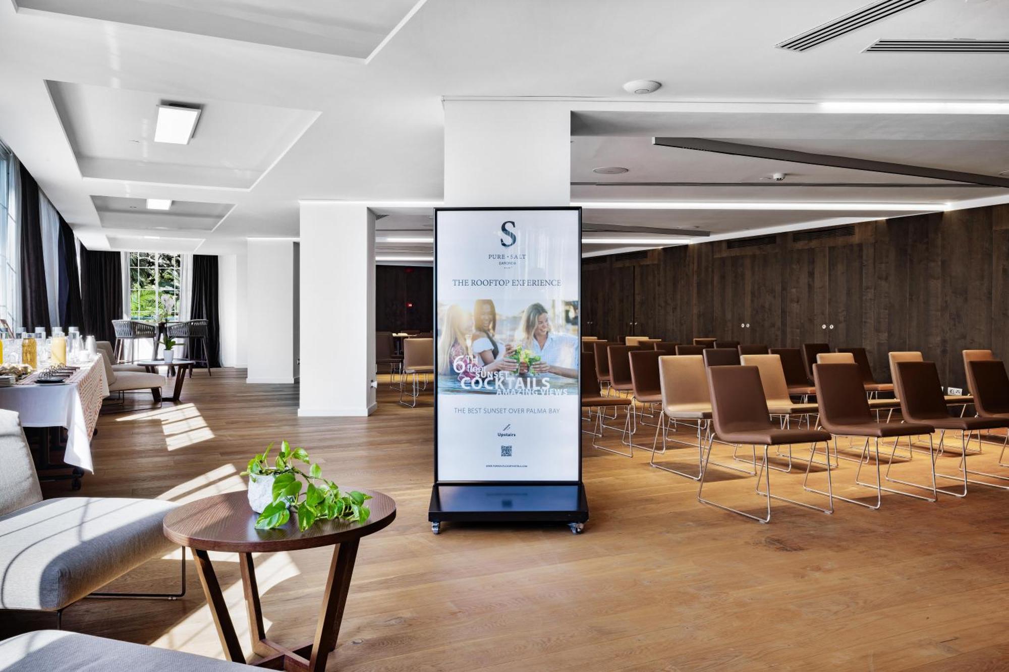 Pure Salt Garonda - Adults Only Hotel Playa de Palma  Luaran gambar A digital signage display