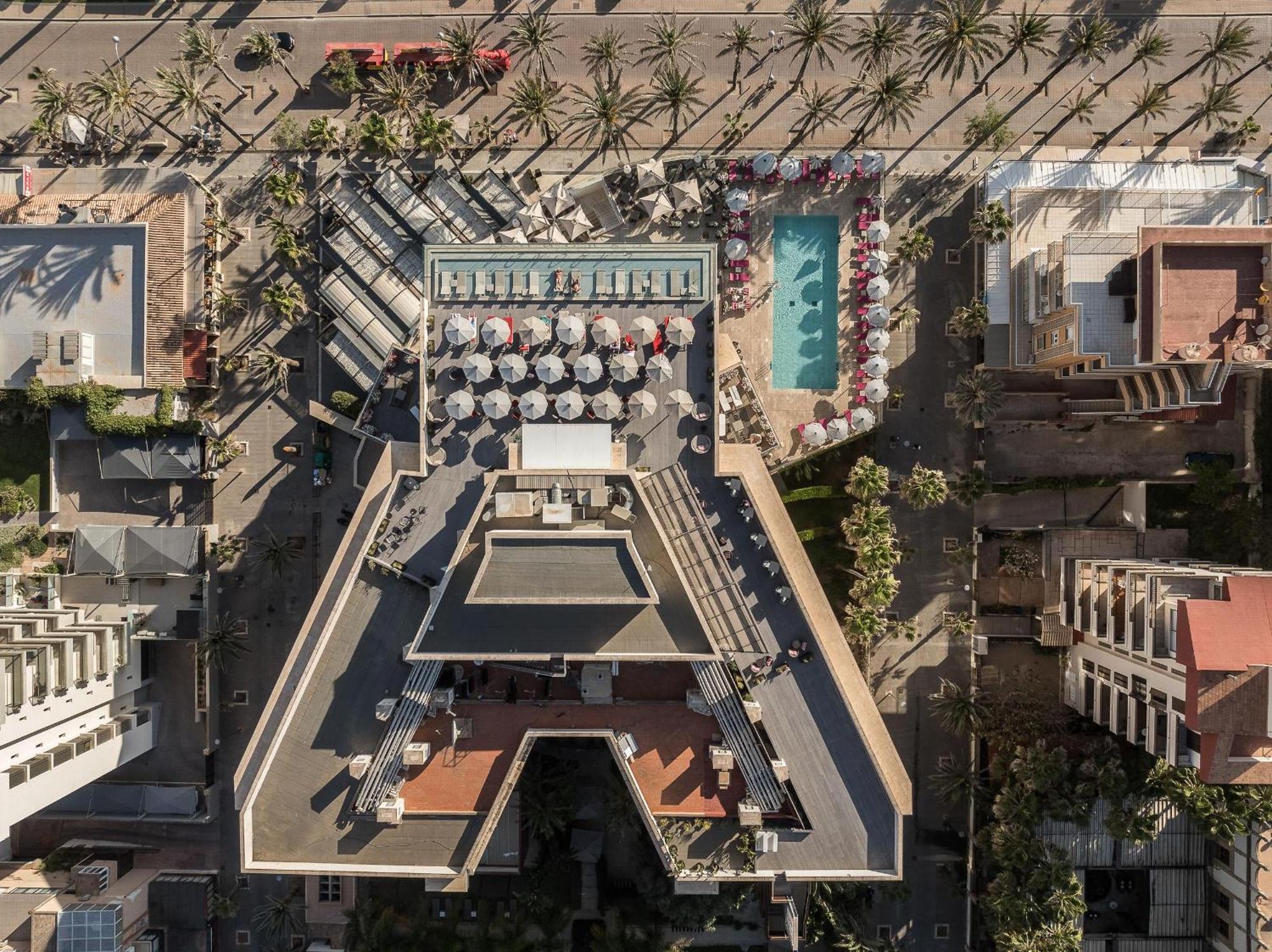 Pure Salt Garonda - Adults Only Hotel Playa de Palma  Luaran gambar The rooftop pool at the W Hollywood